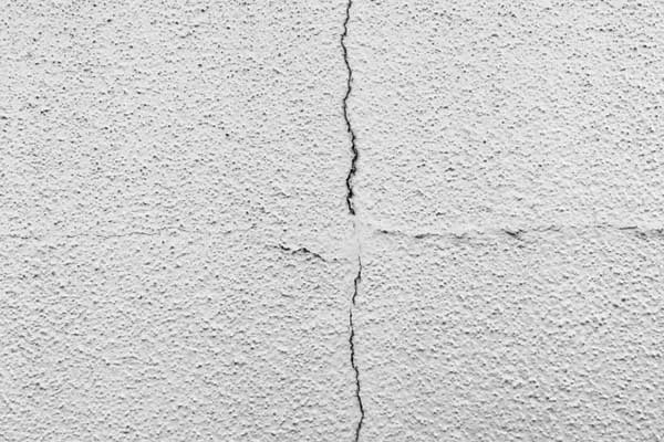 外壁のひび割れ、破損