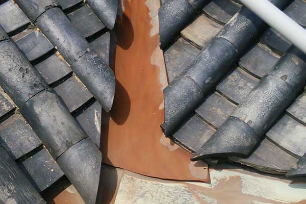 棟板金・谷板金の劣化